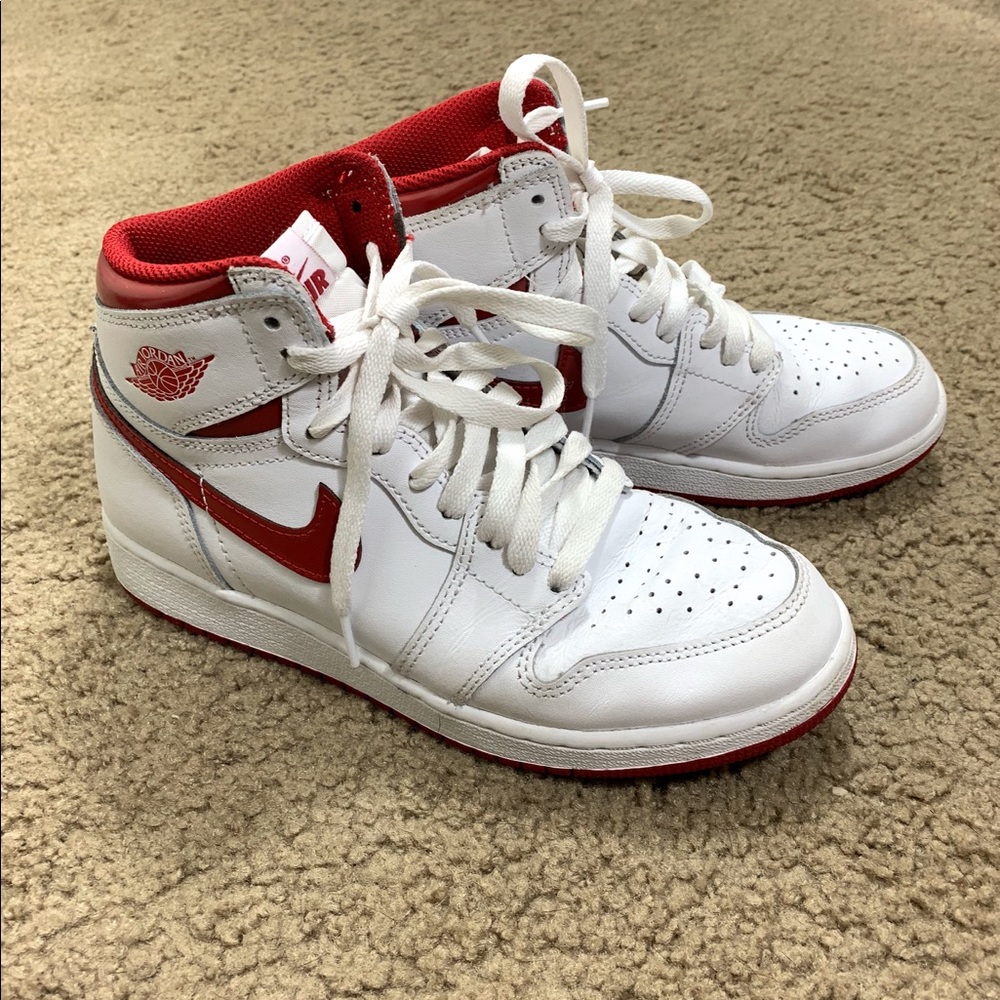 Jordan 1 Metallic Red size 5Y